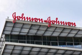 强生（JNJ）股票价格上涨1.44％，是购买的好时机吗？