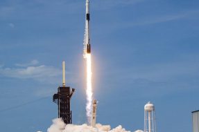 SpaceX发射了两名NASA宇航员，执行美国历史性任务