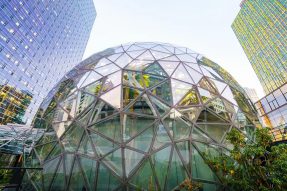 亚马逊报告2020年第二季度收益创历史新高亚马逊股价大涨5％